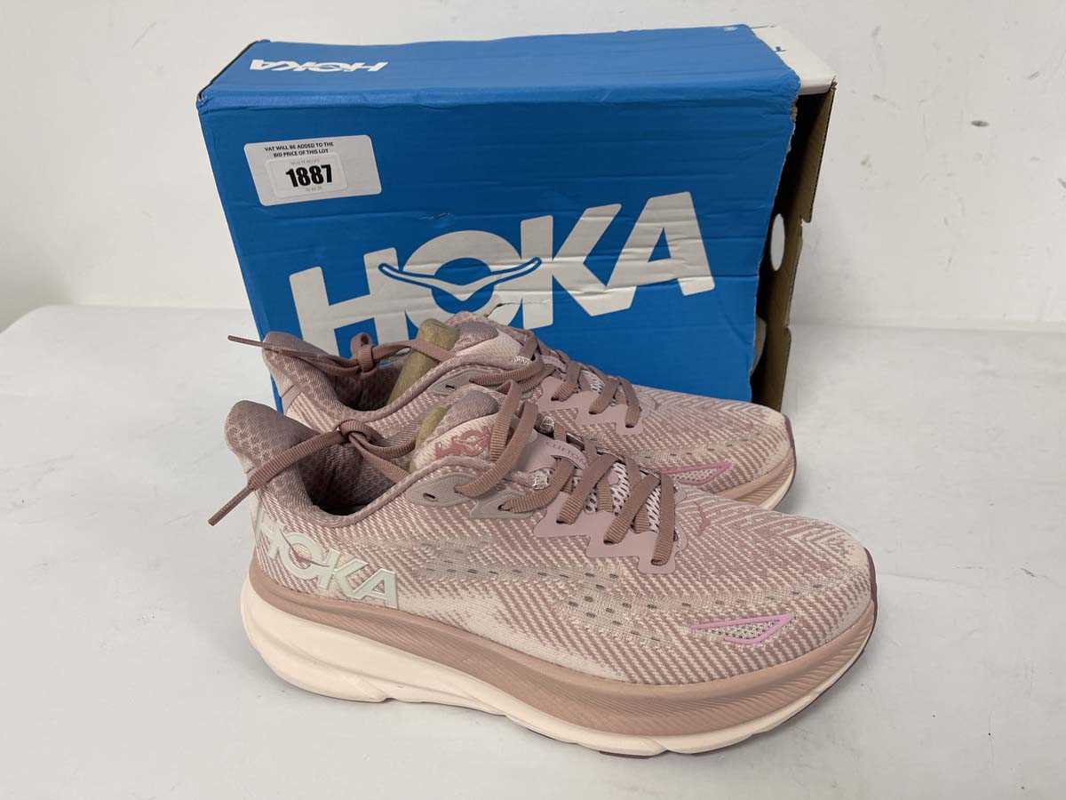 Lot 1887 - Hoka clifton 9 trainers in pink size UK6.5 -...