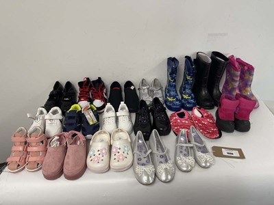 Lot 18x Pairs of children's shoes in various...