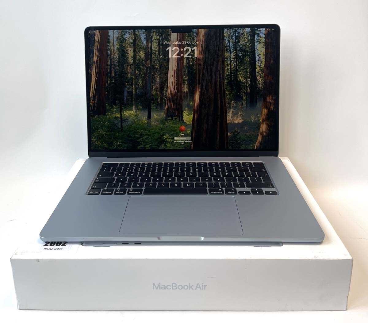 Lot MacBook Air 15" 2025 A3241 Silver laptop with...