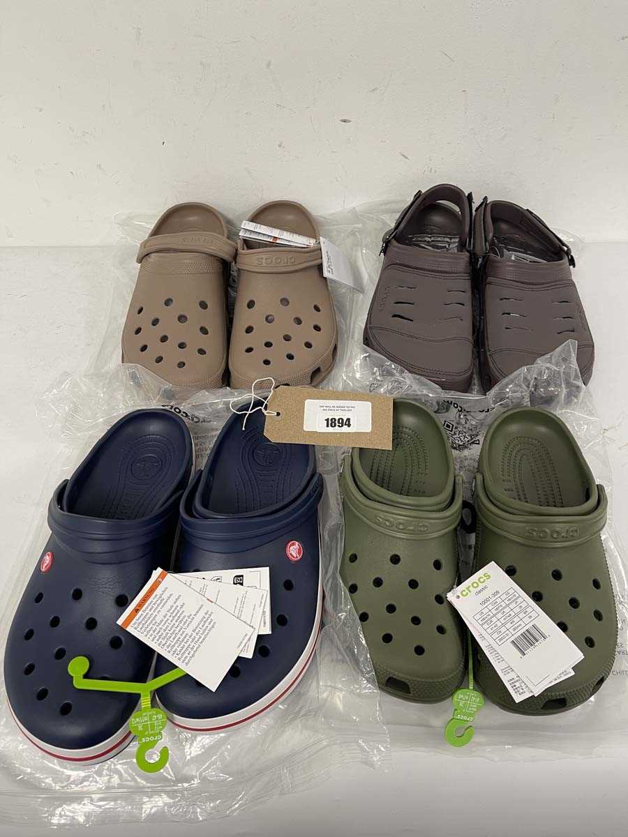 Lot 1894 - 4x Pairs of Crocs in various styles and sizes