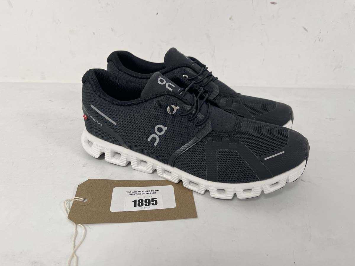 Lot 1895 - On Cloud Running slip on trainers in black...