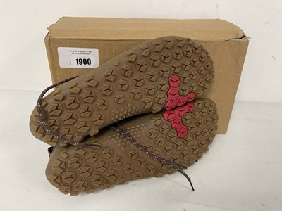 Lot 1900 - Vivo Barefoot tracker leather low shoes size...