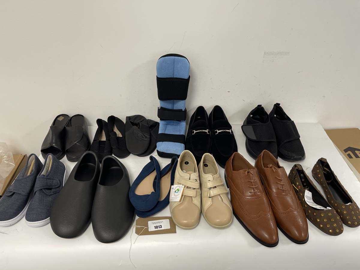 Lot 11x Pairs of shoes in various styles to...