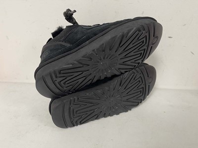 Lot Ugg trainers in black size UK7