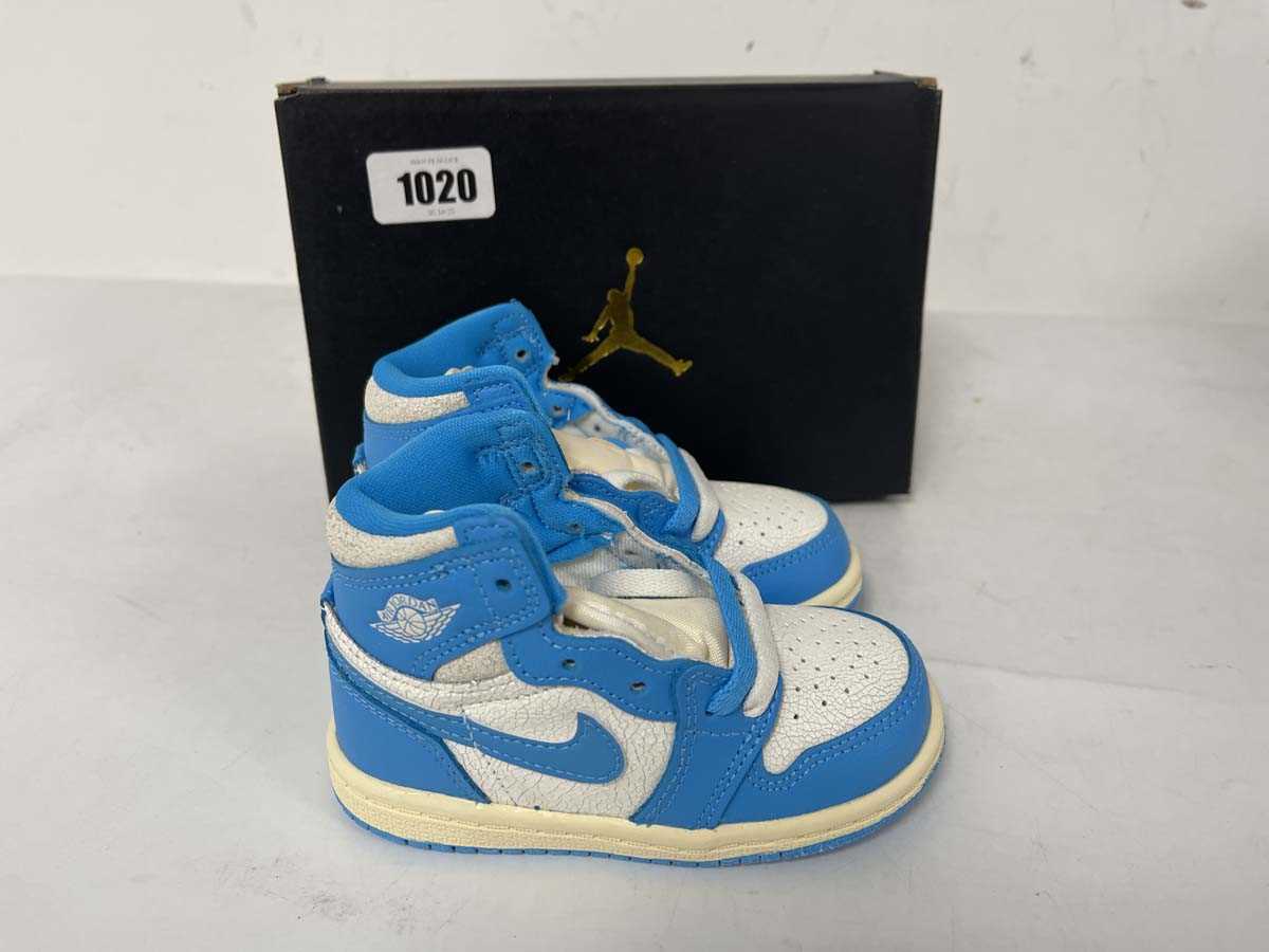 Lot Nike children's jordan 1 retro high OG...