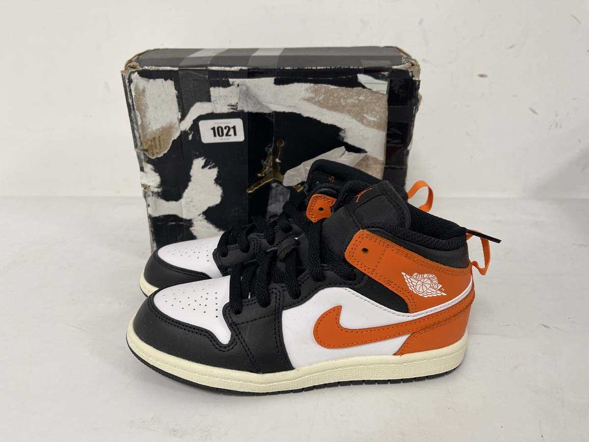 Lot Nike children's jordan 1 mid trainers in...
