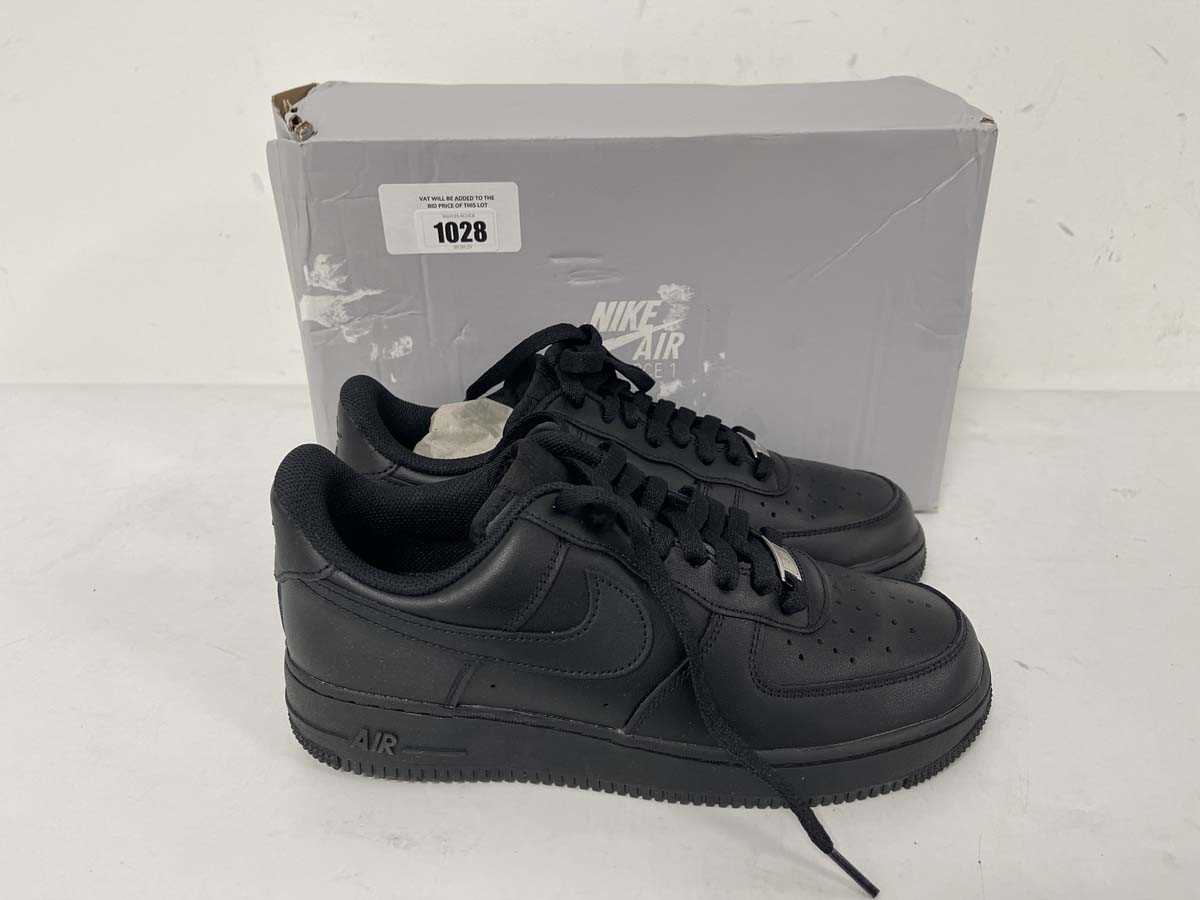 Lot Nike air force 1'07 trainers in black size UK7...