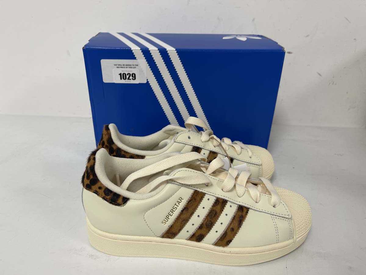 Lot Adidas superstar II trainers in beige size UK5...