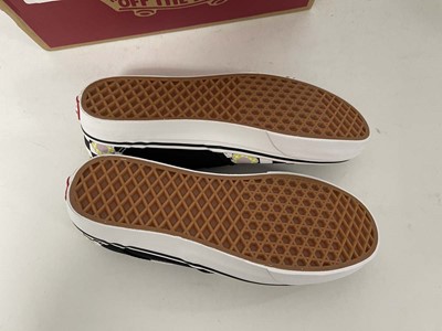 Lot Vans flower checkerboard trainers in black...