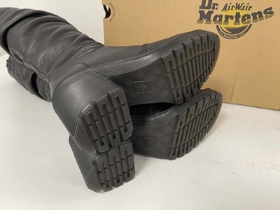 Lot Dr Martens kasey boots in black size UK7 - boxed