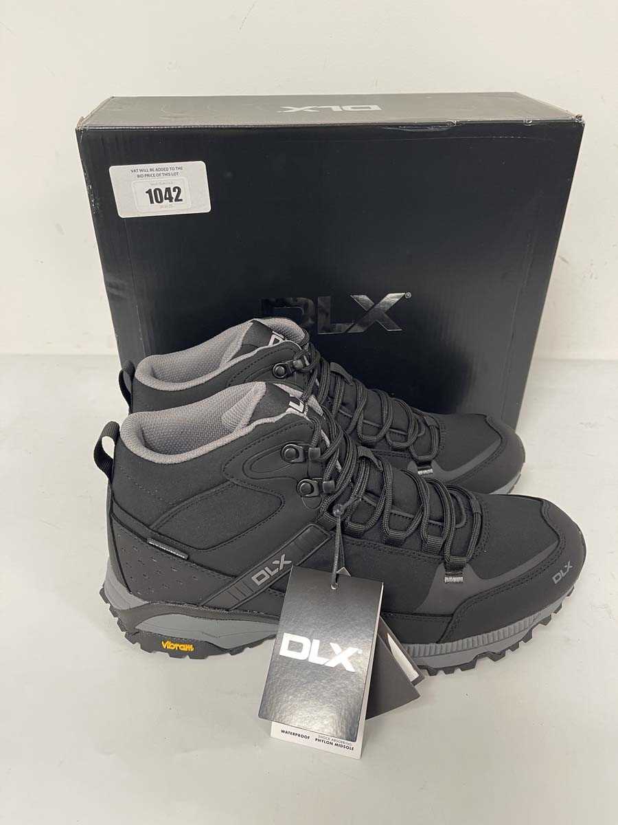 Lot DLX renton boots in black size UK10 - boxed