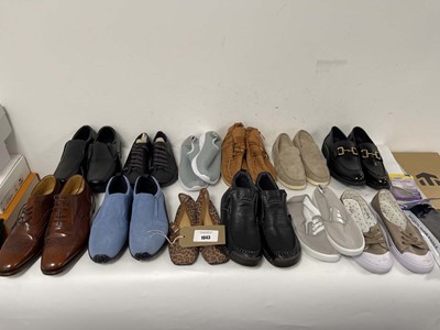 Lot 12x Pairs of shoes in various styles to...
