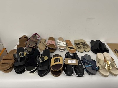 Lot 16x Pairs of sandals in various styles to...