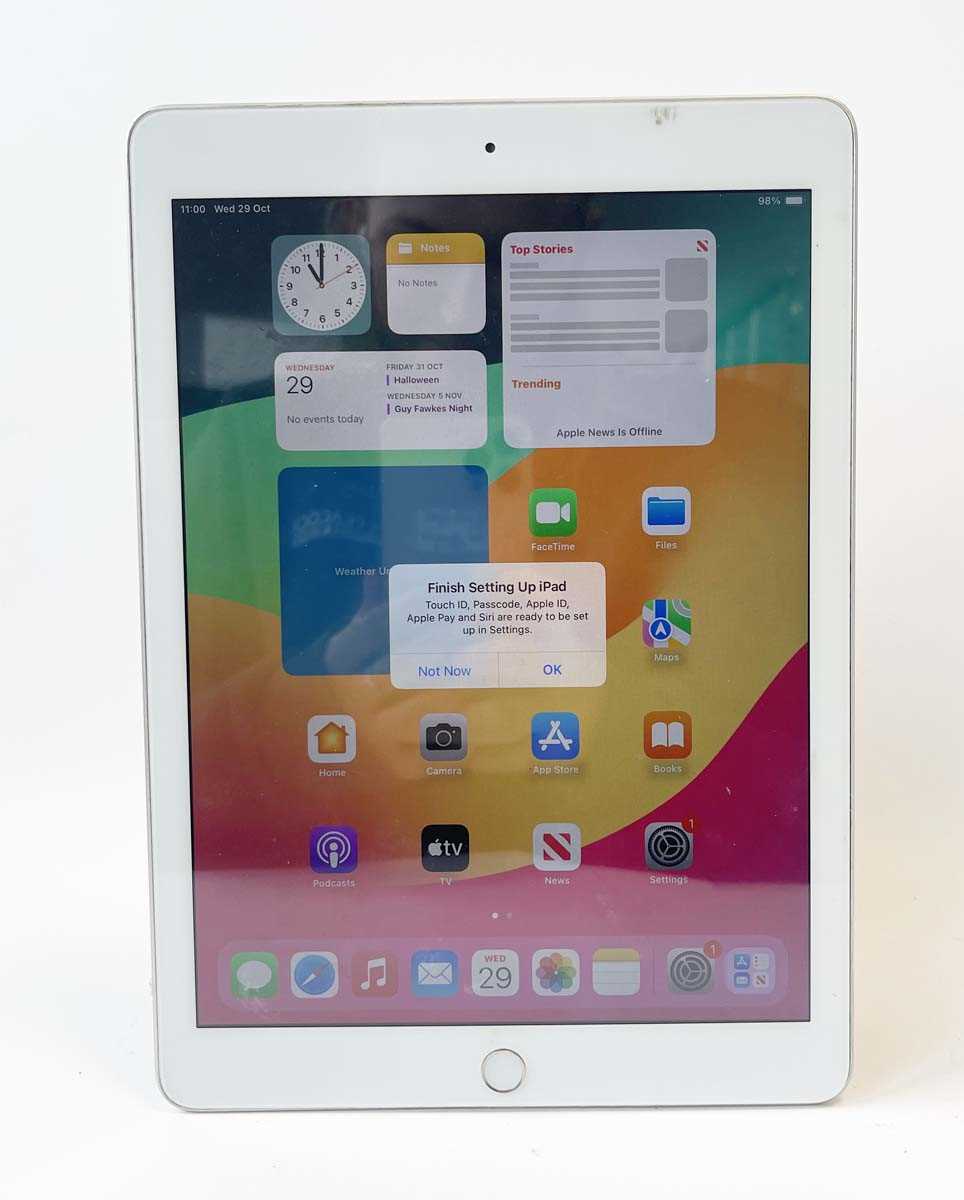 Lot iPad 6th Gen A1893 128GB Silver