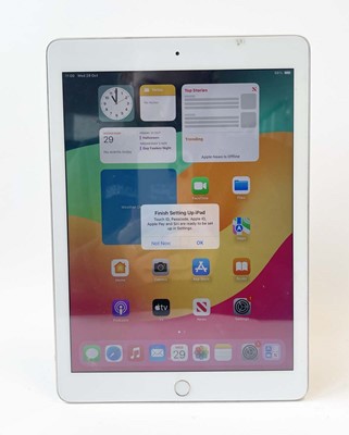 Lot iPad 6th Gen A1893 128GB Silver