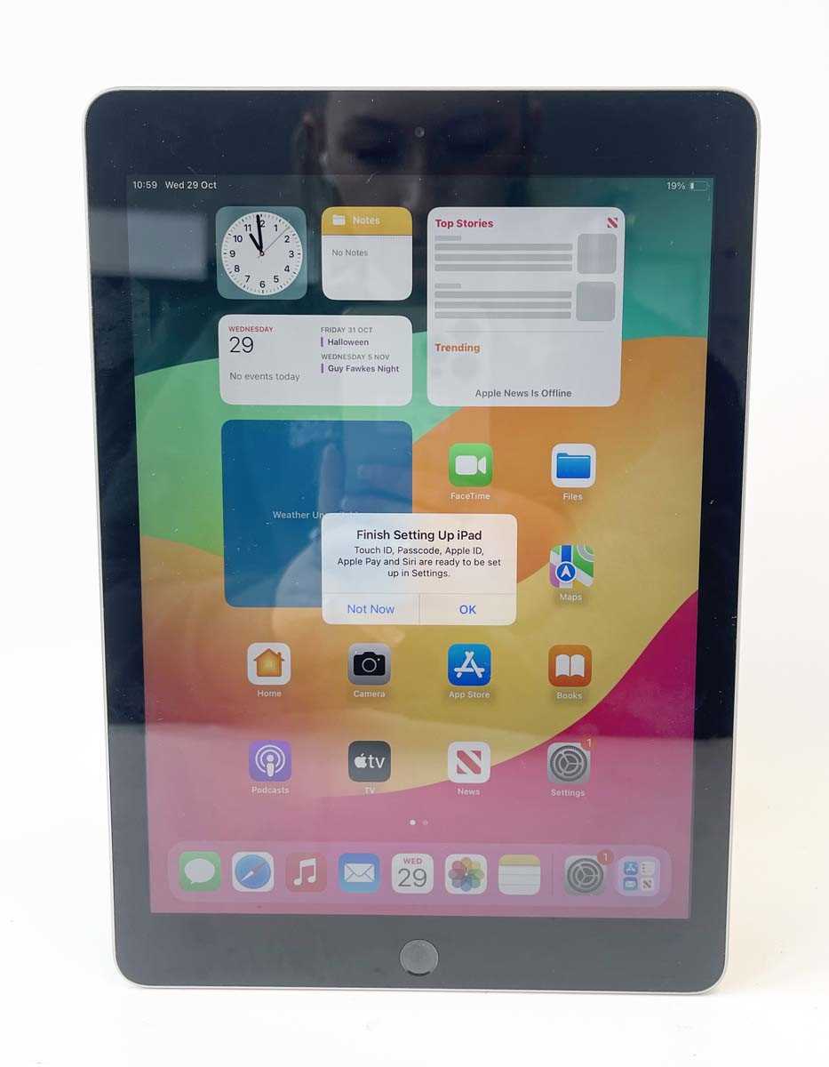 Lot iPad 6th Gen A1893 32GB Space Grey