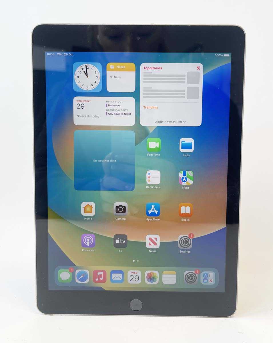 Lot iPad 6th Gen A1893 32GB Space Grey