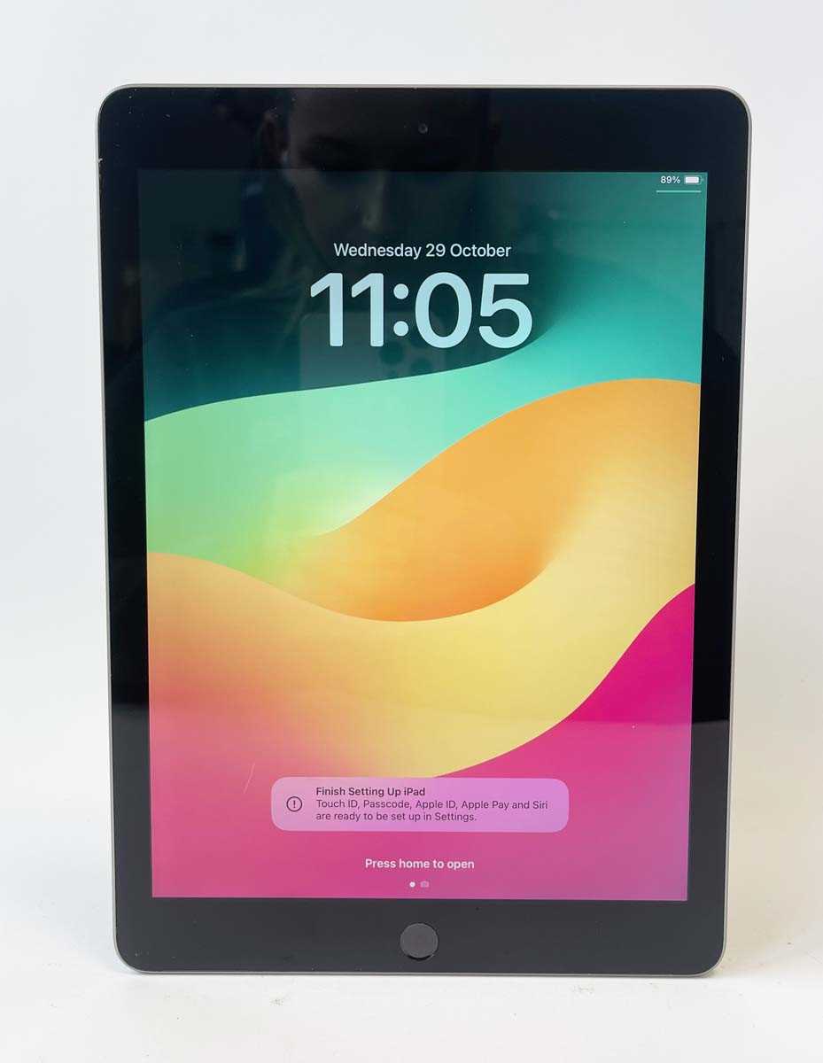 Lot iPad 6th Gen A1893 32GB Space Grey