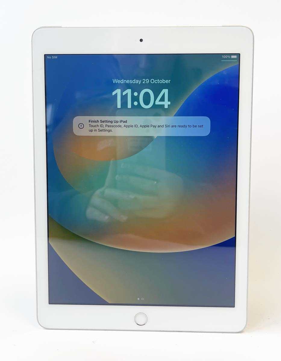 Lot iPad 5th Gen A1823 128GB Silver