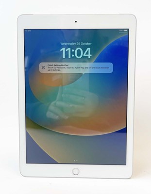 Lot iPad 5th Gen A1823 128GB Silver