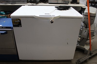 Lot 806 - 95cm Zanussi chest freezer