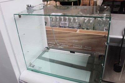 Lot 833 - Lincat ambient glass cake display