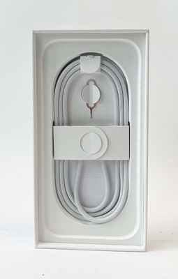 Lot iPhone 16 512GB Ultramarine with box and cable