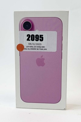 Lot iPhone 16 128GB Pink with box and cable