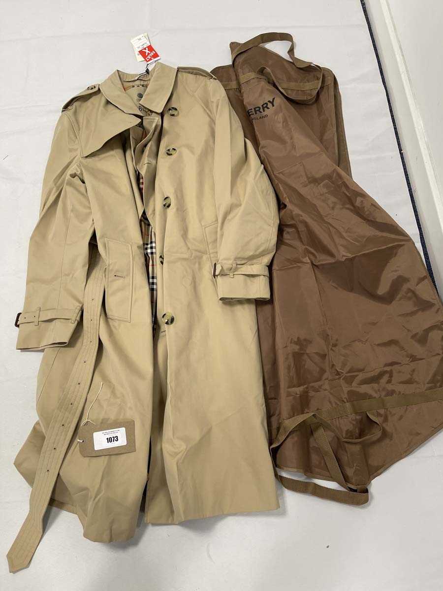Lot Burberry kensington long coat in honey size 56...
