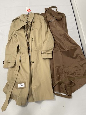 Lot Burberry kensington long coat in honey size 56...