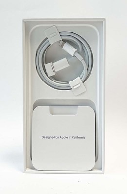 Lot iPhone 13 128GB Midnight with box and cable