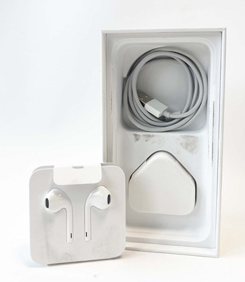 Lot iPhone SE 2020 128GB Red with box, earphones,...