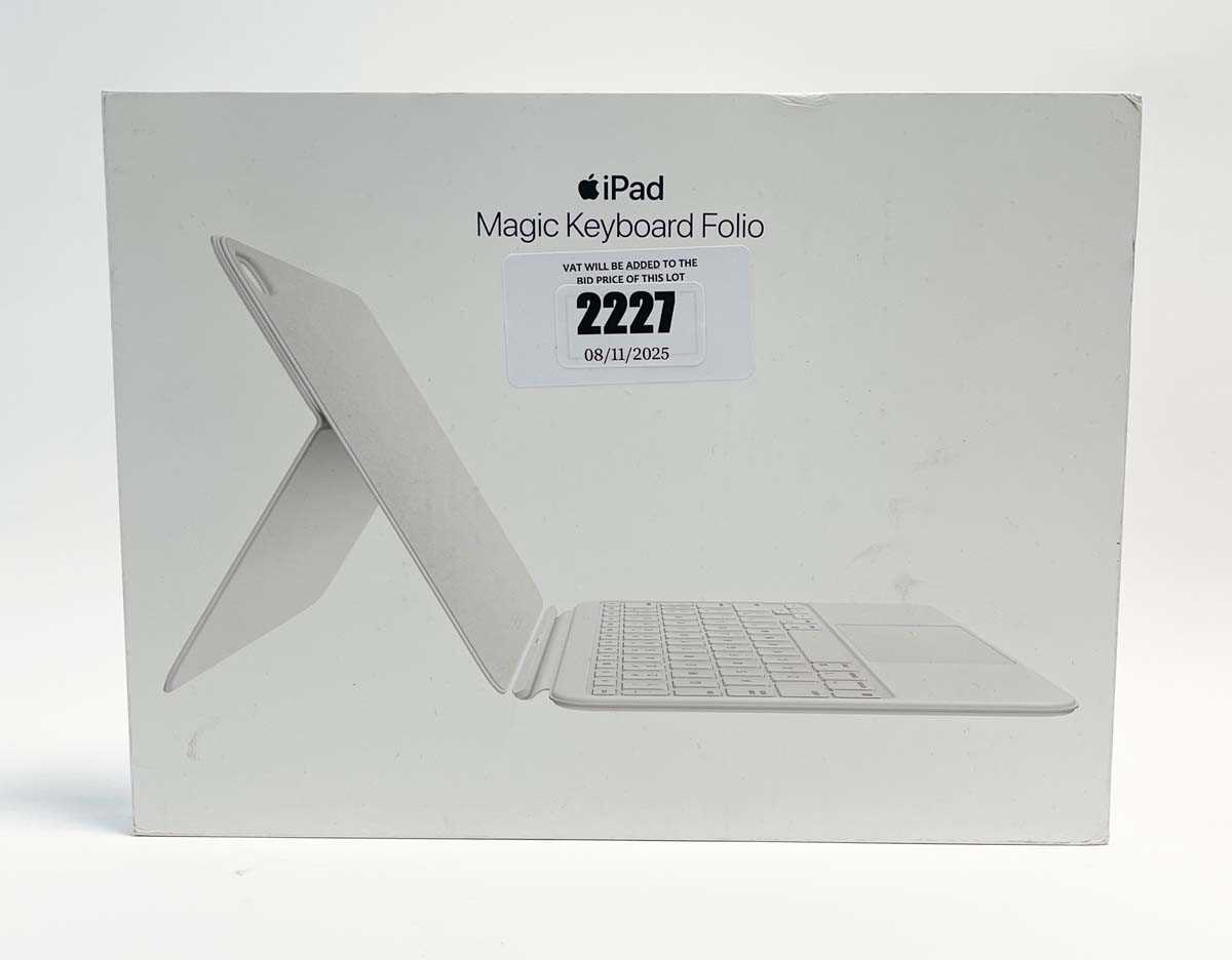 Lot *Sealed* iPad Magic Keyboard Folio 10th Gen