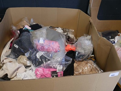 Lot 1089 - Pallet containing mixed ladies and men's clothing