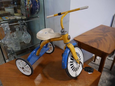Lot 1139 - Raleigh metal vintage child's tricycle
