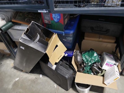 Lot 1280 - 2 under bays of various household goods incl....