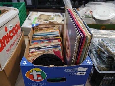 Lot 1300 - Crate of various vinyl singles and small...