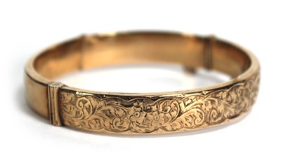 Lot 678 - A 9ct yellow gold scroll engraved hinged...