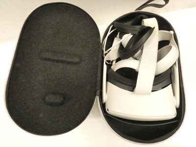 Lot 2052 - Oculus Quest 2 VR kit in case