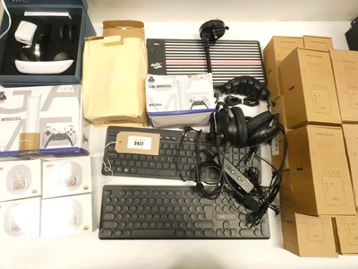 Lot 2427 - Mixed lot to include WiFi repeaters, keyboards,...