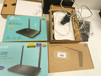 Lot 2428 - TP-Link routers and other routers / hubs
