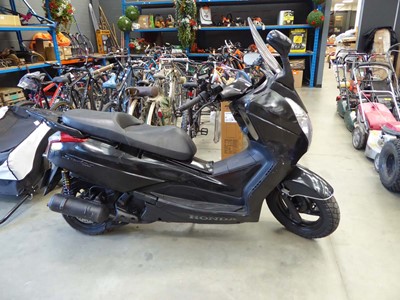 Lot 4011 - (LD14 LTK) 2014 Honda S-Wing FES 125 A-C moped...