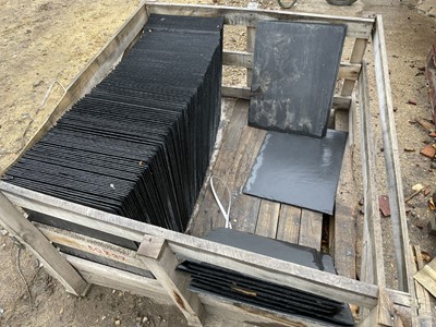 Lot 509 - 1 full stillage and 4 part stillages of Laluz...