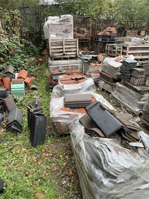 Lot 520 - Six wire stillages and approximately nine...