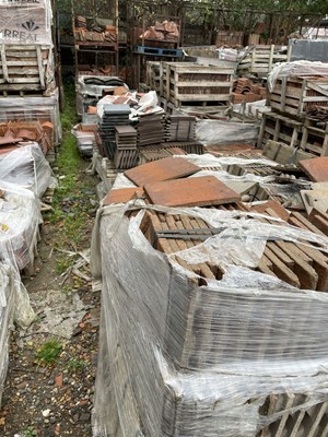 Lot 521 - Five wire stillages and ten pallets of plain...