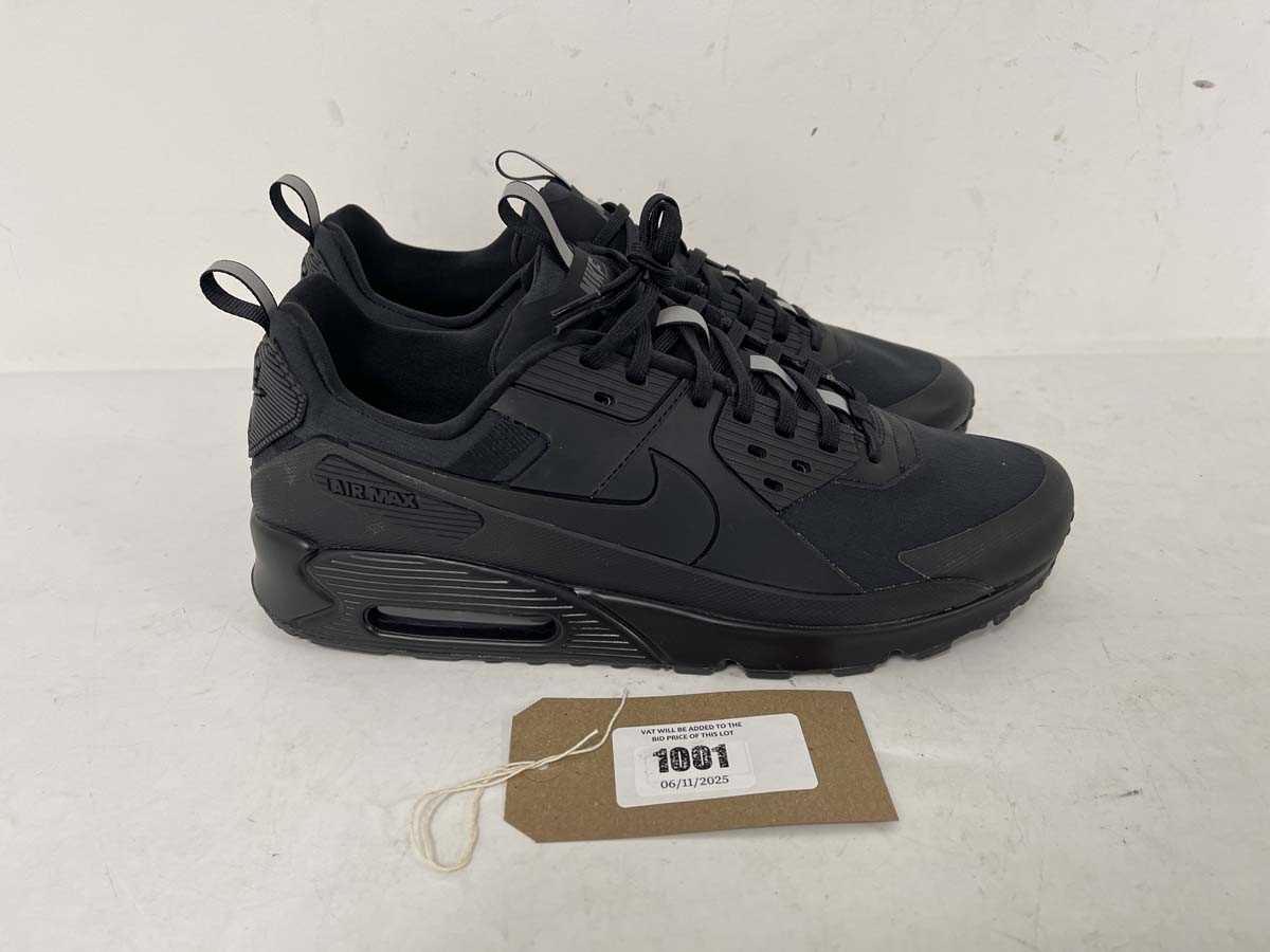 Lot 1001 - Nike air max 90 drift trainers in black size UK12