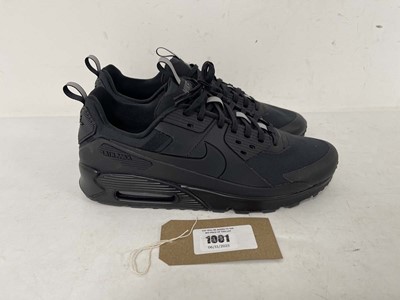 Lot 1001 - Nike air max 90 drift trainers in black size UK12