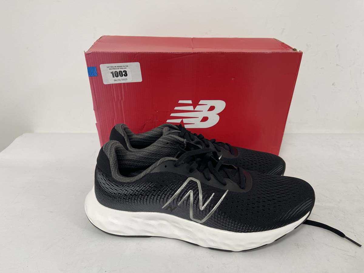 Lot 1003 - New Balance FF 520 v8 trainers in black size...
