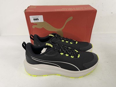 Lot 1005 - Puma skyrocket lite trail trainers in black...