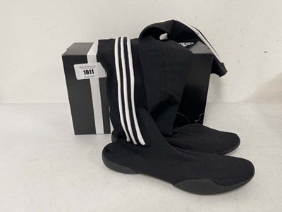 Lot 1011 - Adidas taekwondo mei trainers in black size...